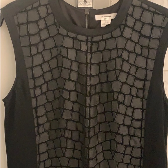 Sleeveless top - Picture 2 of 4